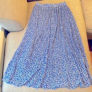 Pleated, floral, lined skirt. Great for the transition into Fall!